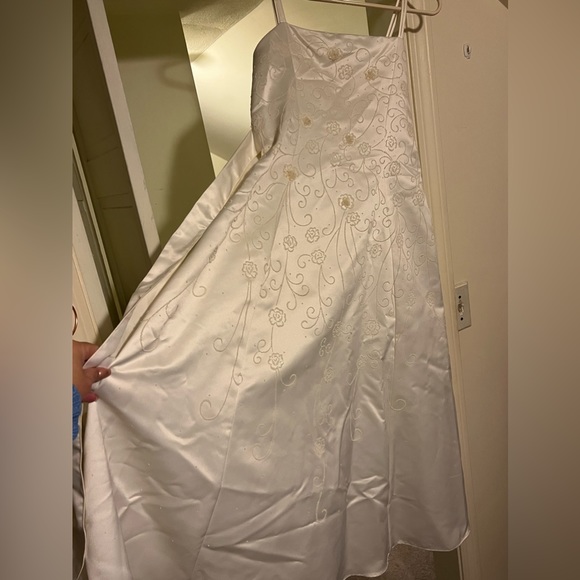 A cream colored long dress w/light beading/sequins. SZ 16 - Picture 1 of 4